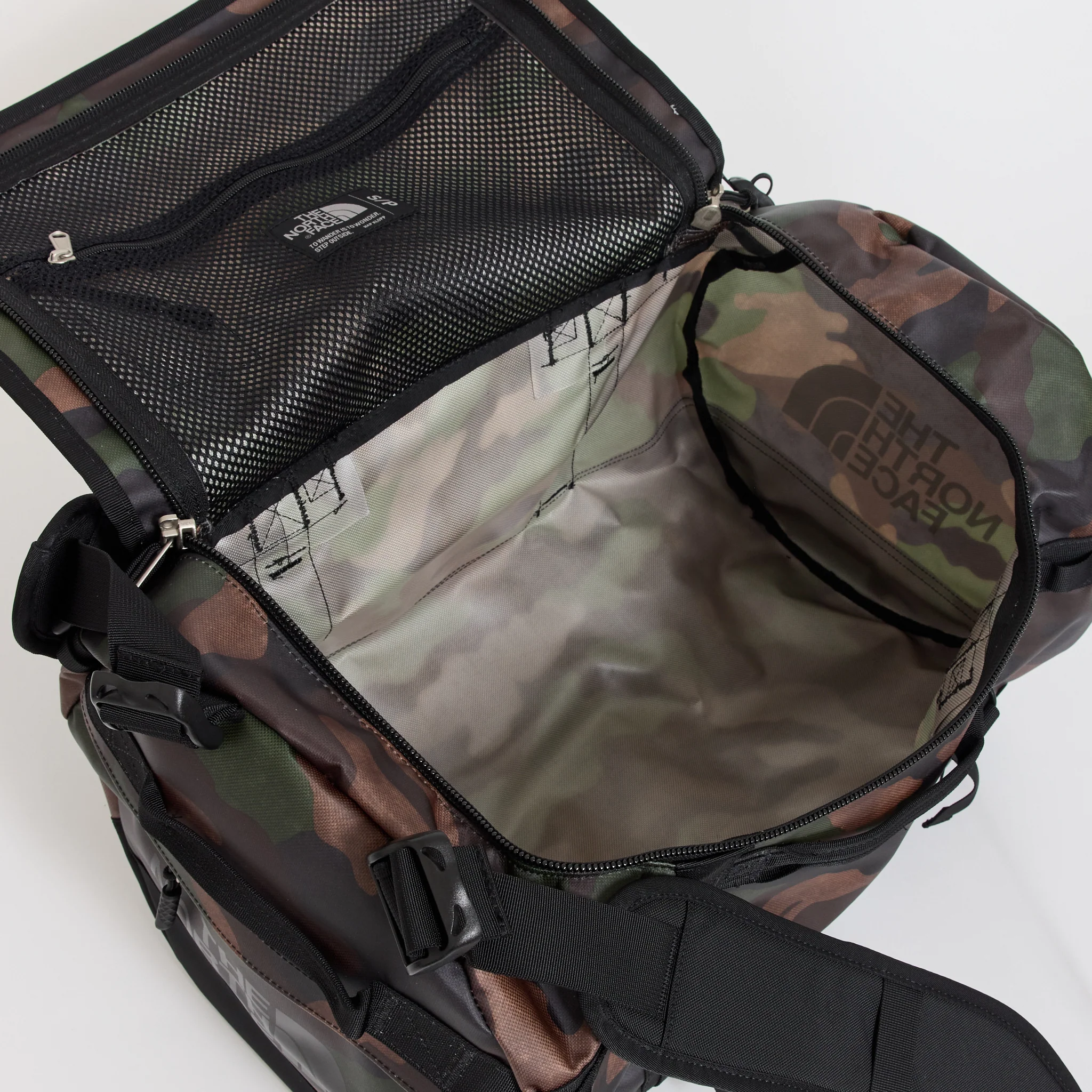 Base Camp Duffel S TNF Black Camo - Image 4