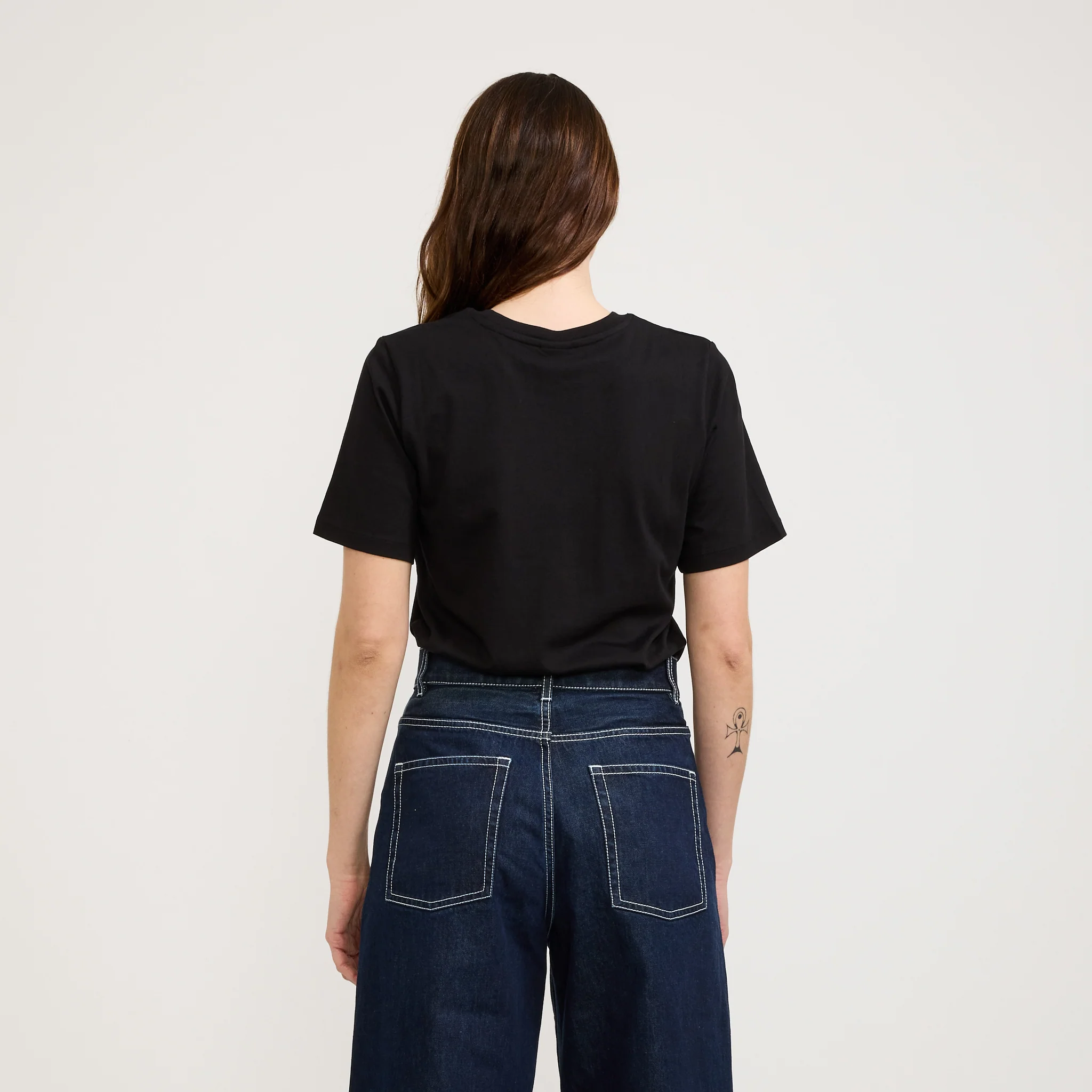 Classic Tee Black - Image 4