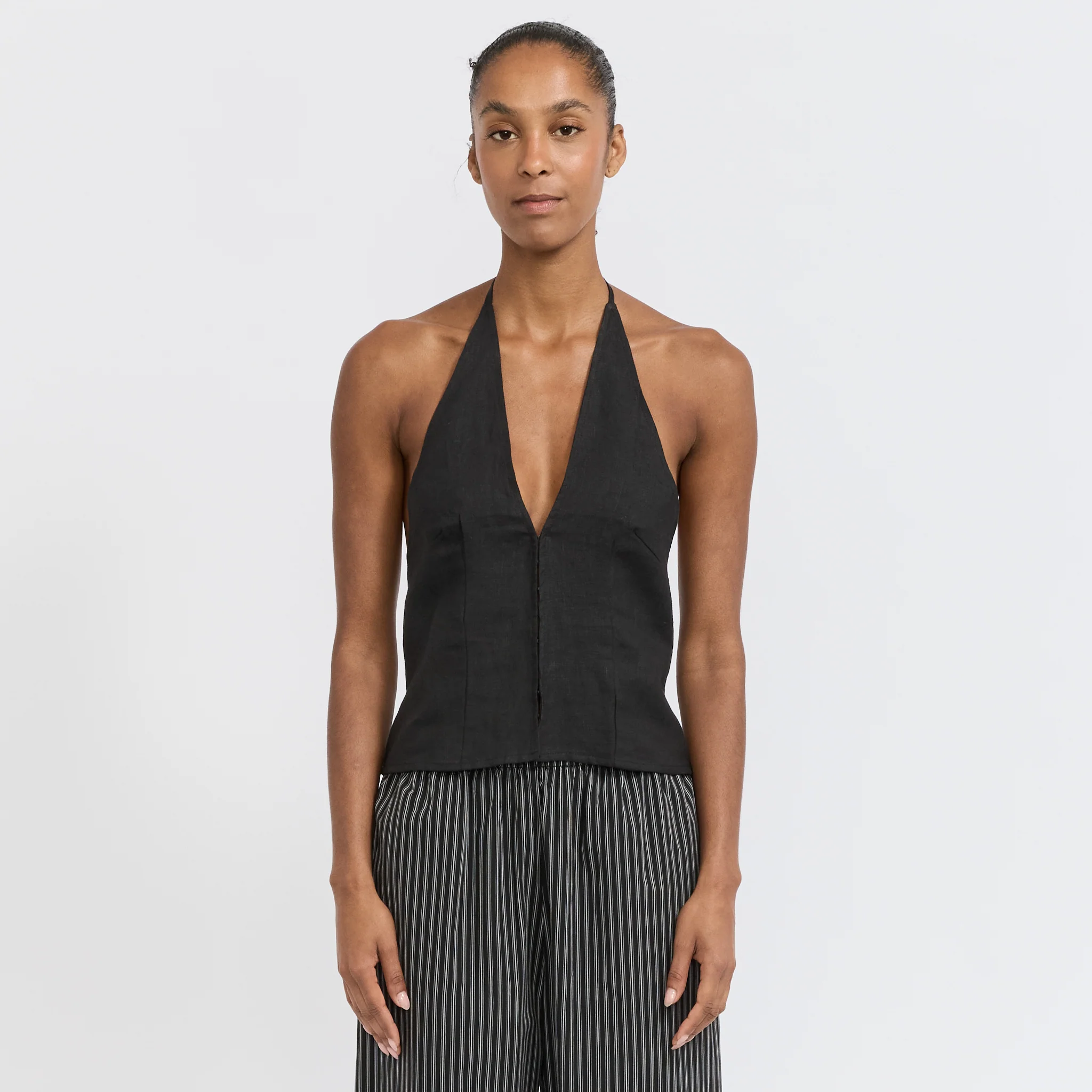 Close Halter Top Black