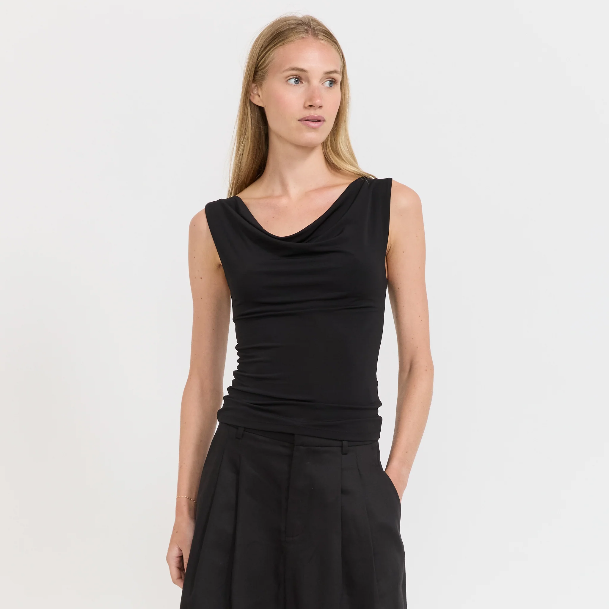 Debut Tank Black