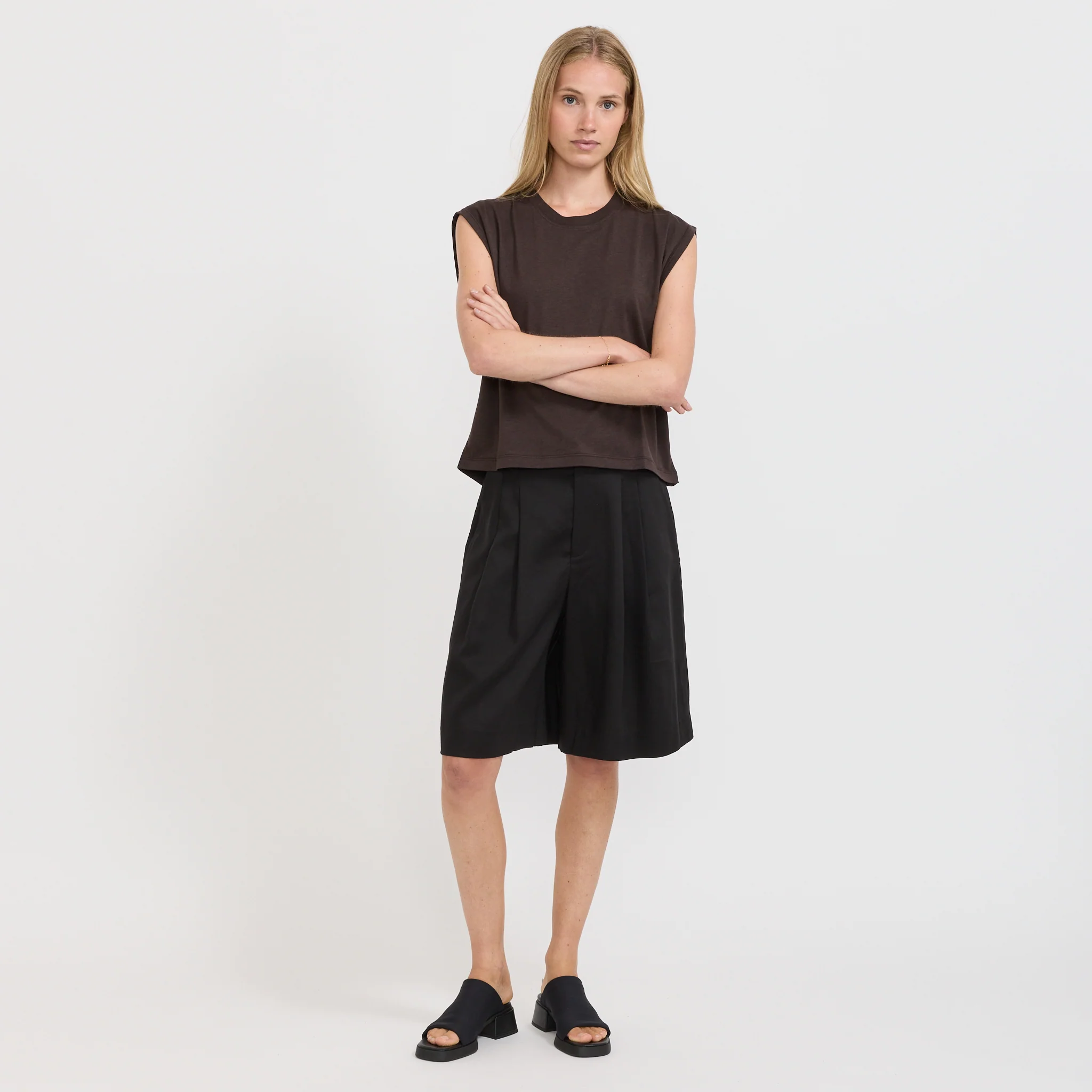 Deedo Sleeveless T-Shirt Espresso - Image 2