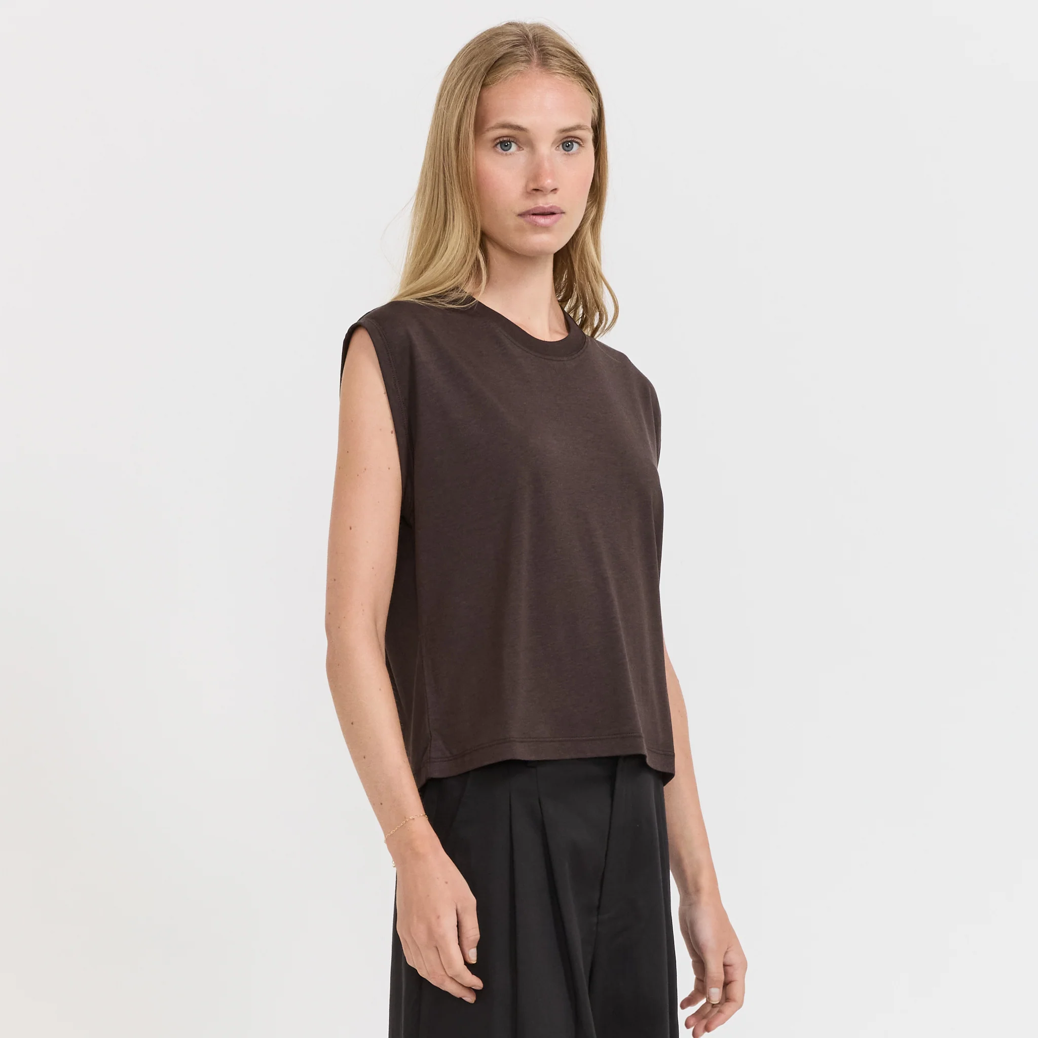 Deedo Sleeveless T-Shirt Espresso - Image 3