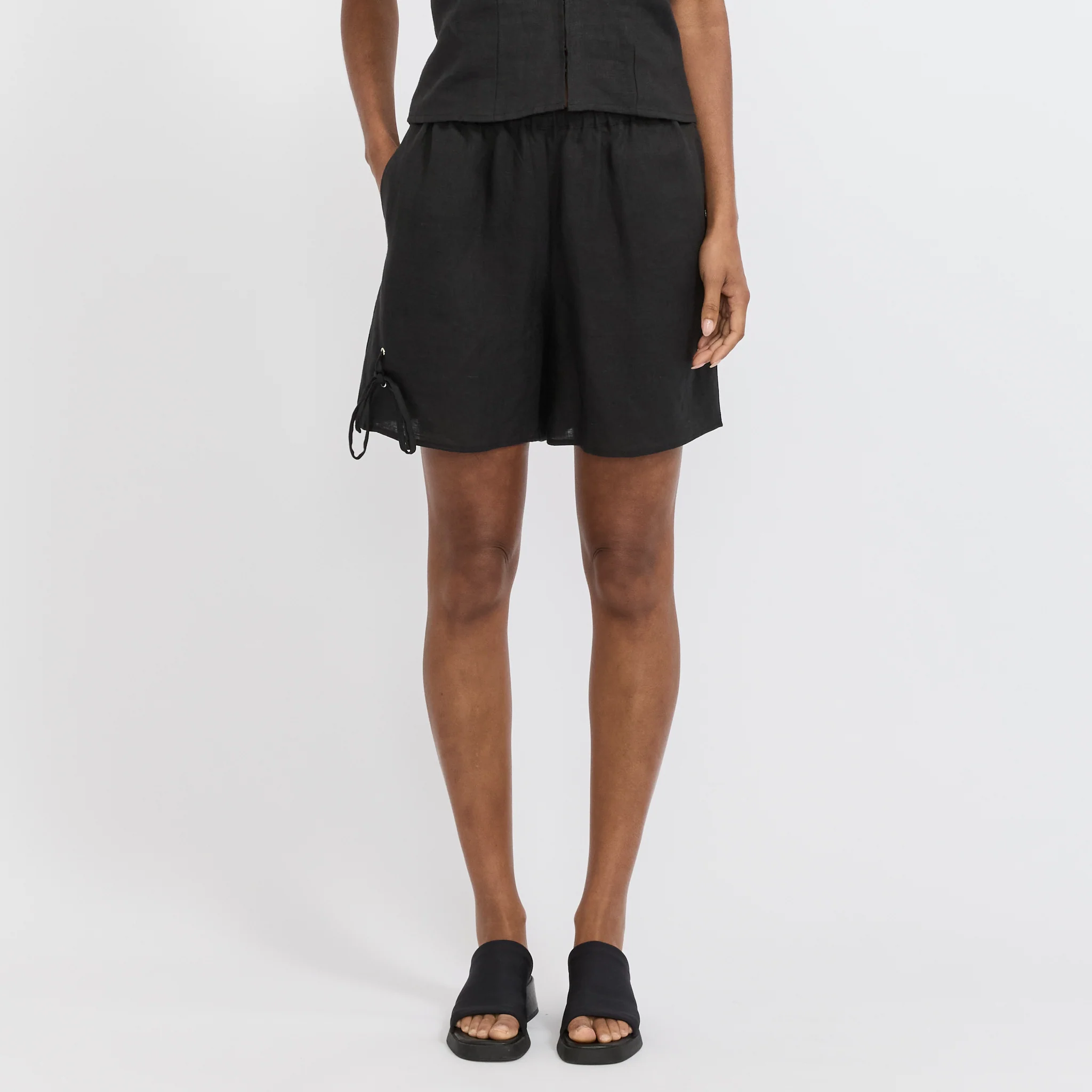 Eyelet Short Black