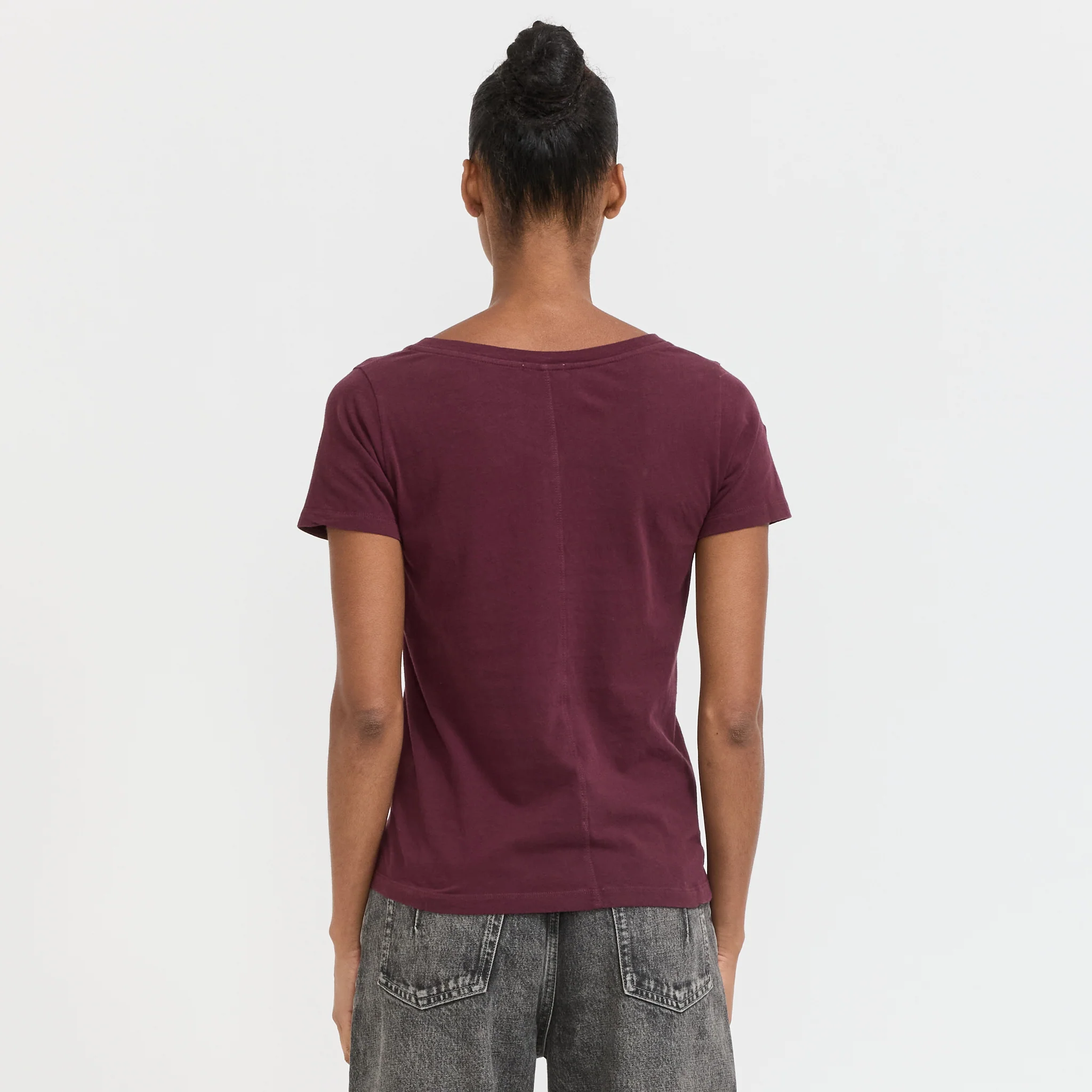 Gamipy V-Neck T-Shirt Mahogany - Image 4