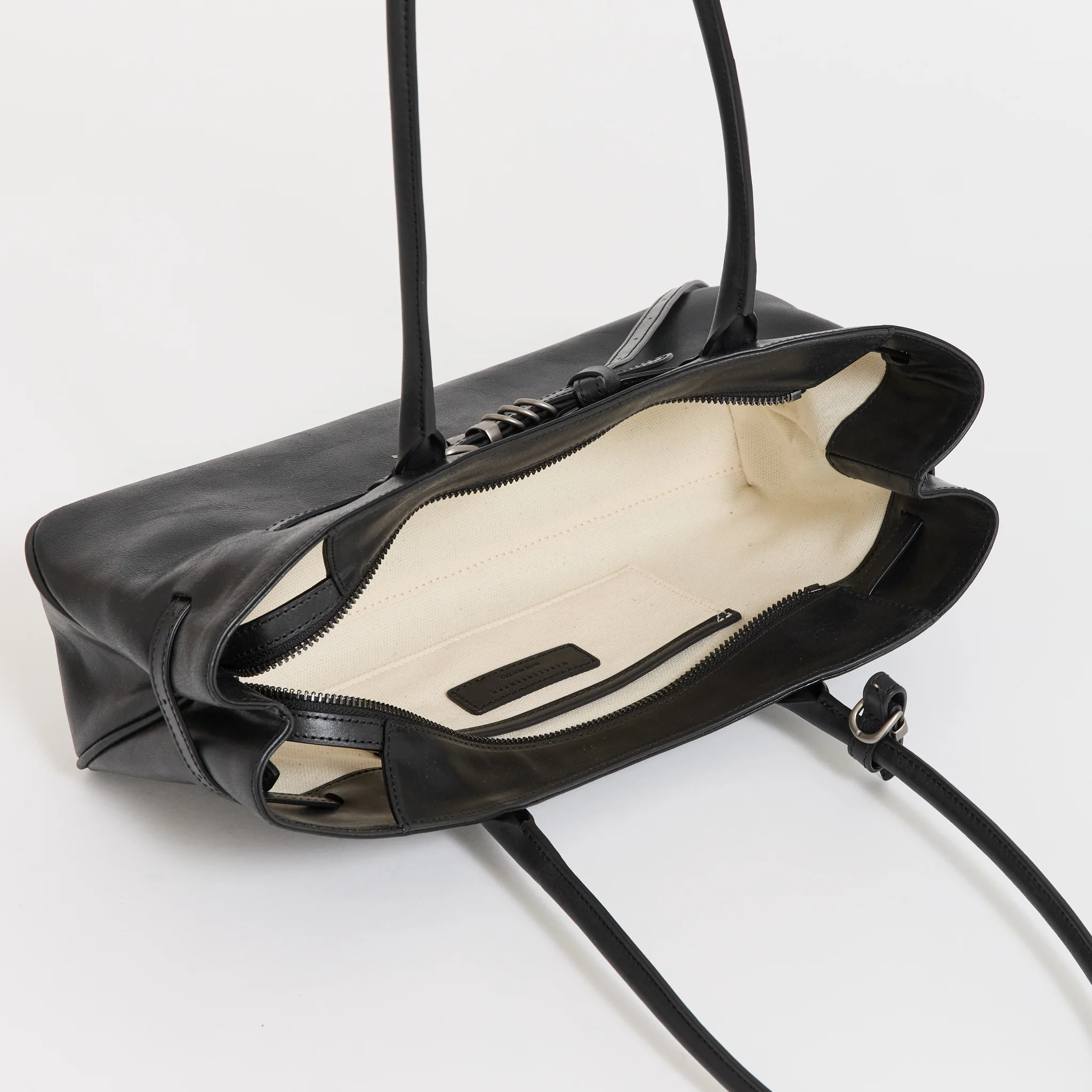 Grandma Used Shoulder Bag Black Pull-Up - Image 4