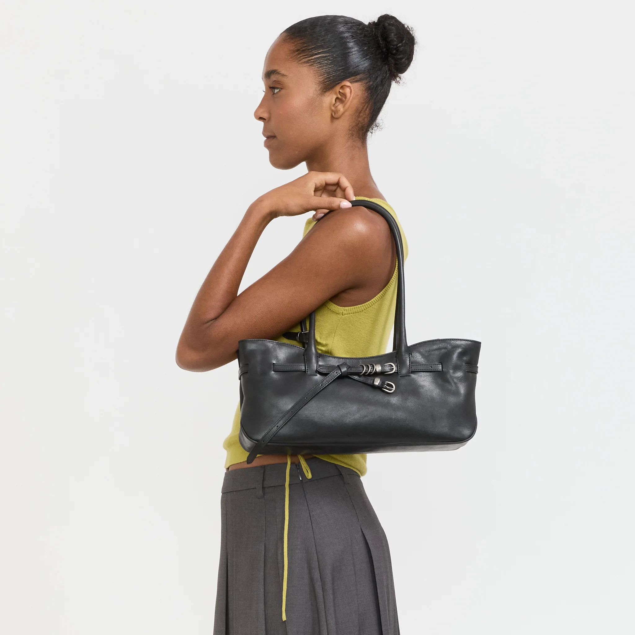 Grandma Used Shoulder Bag Black Pull-Up - Image 5