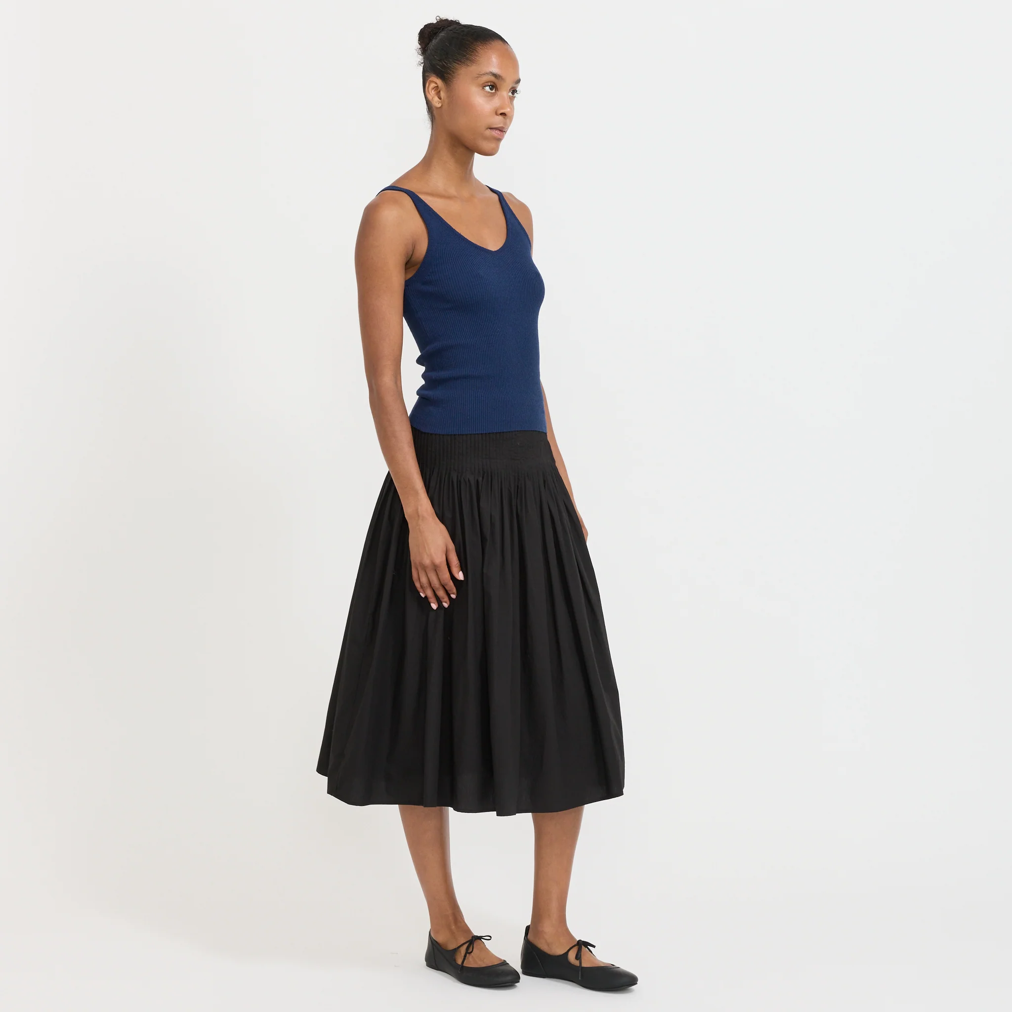 Haze V-Neck Sleeveless Knit Top Navy - Image 2