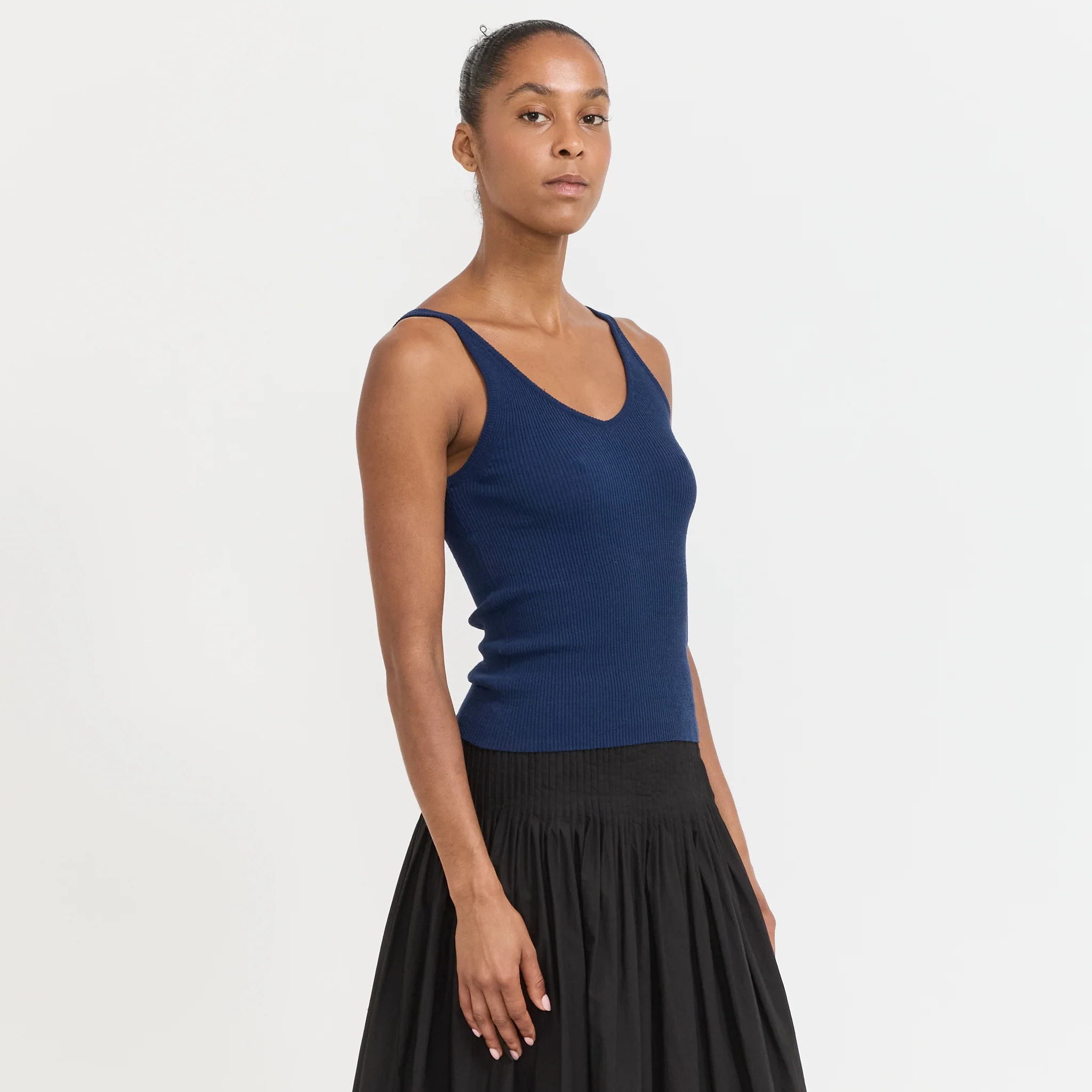 Haze V-Neck Sleeveless Knit Top Navy - Image 3