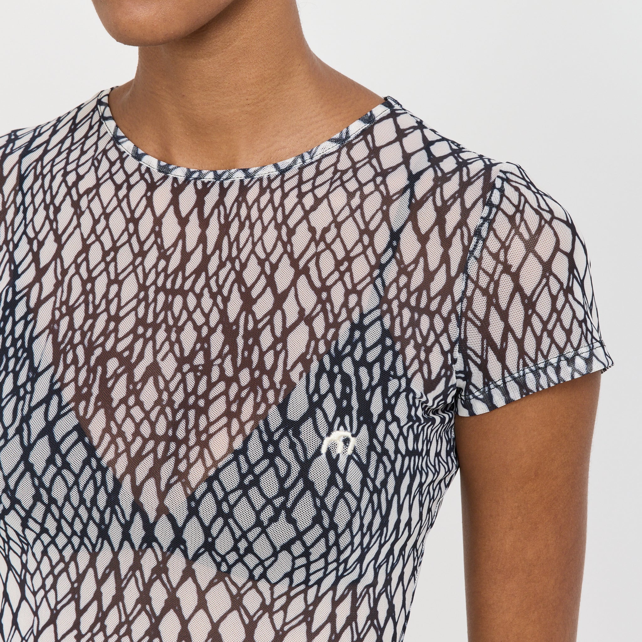 Mini Tee Black Lattice - Image 6