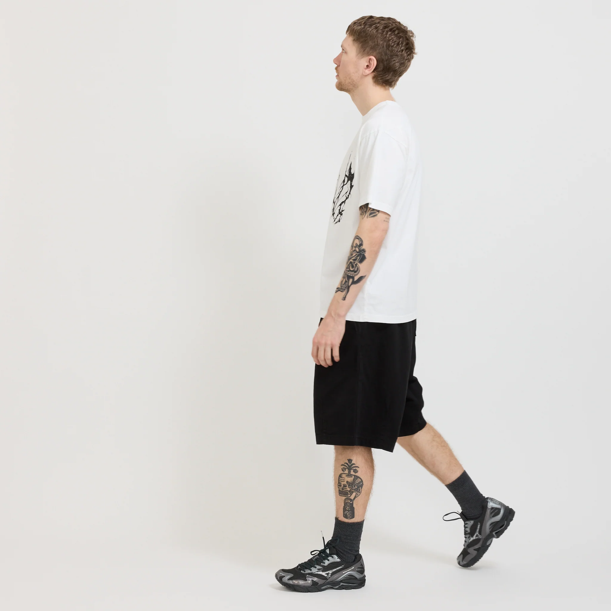 Pleated Balloon Shorts Black - Image 2