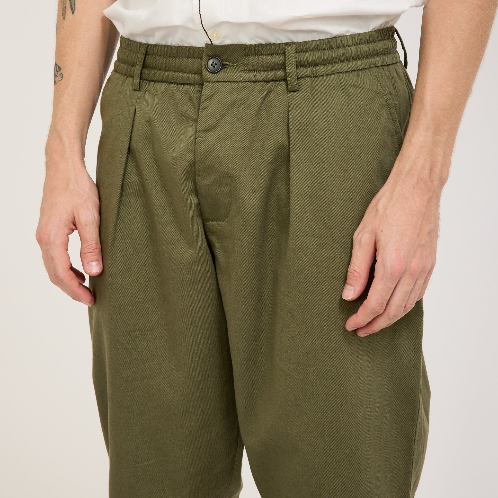 Pleated Track Pant Twill Light Olive - Image 5