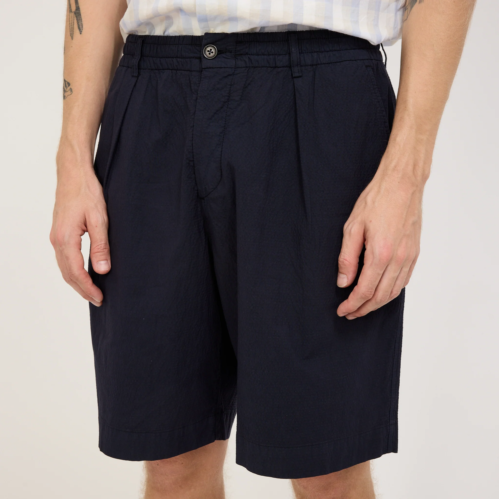 Pleated Track Short Seersucker II Navy - Image 5