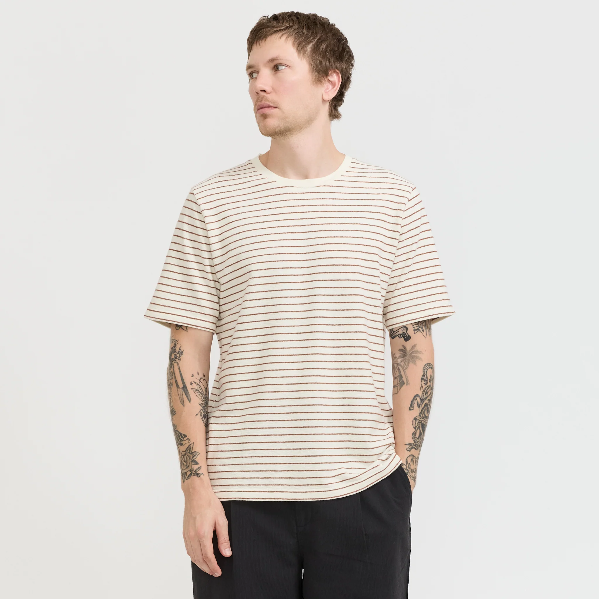 SS Textured Stripe T-Shirt Ecru/Burnt Red