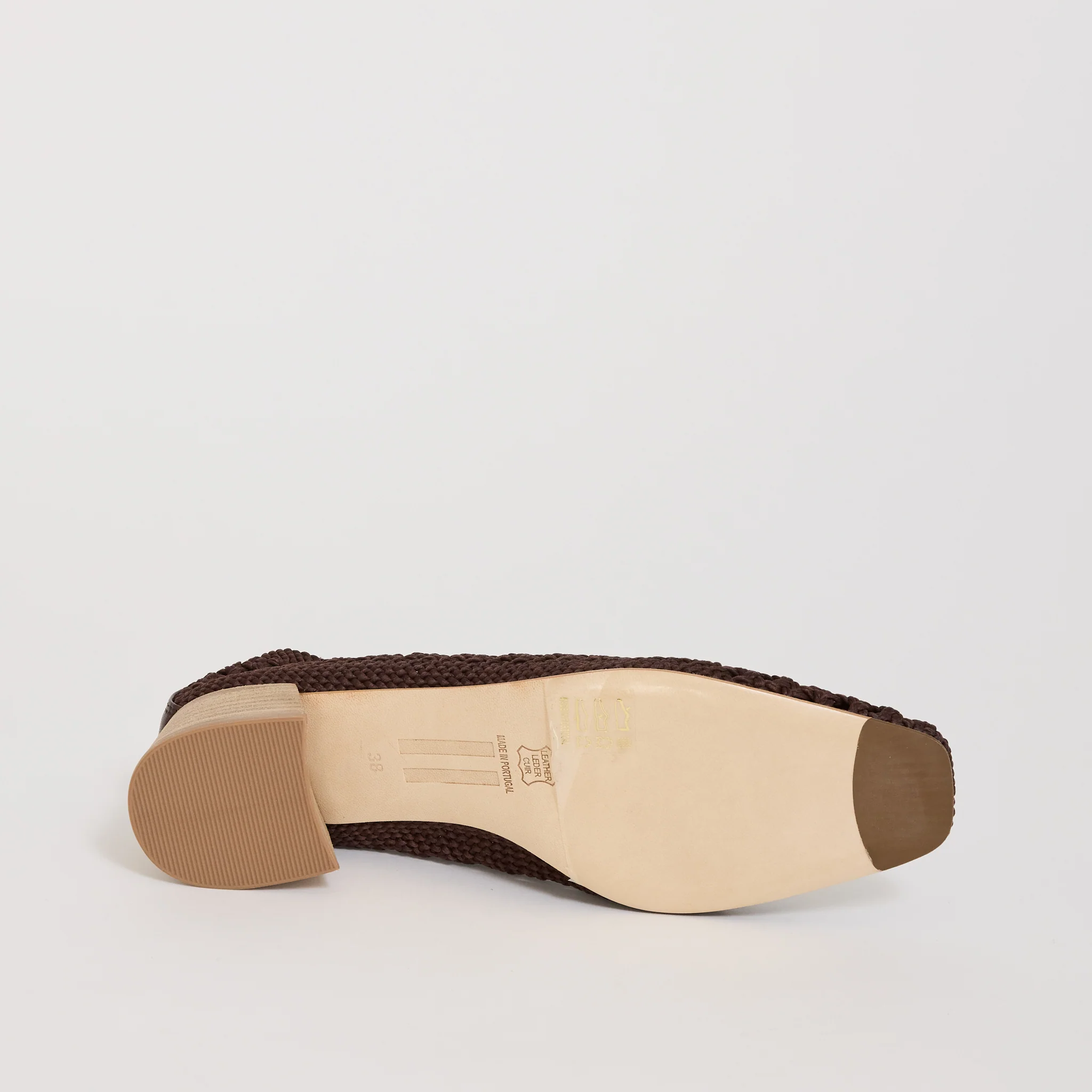 Taissa Courts Brown - Image 4