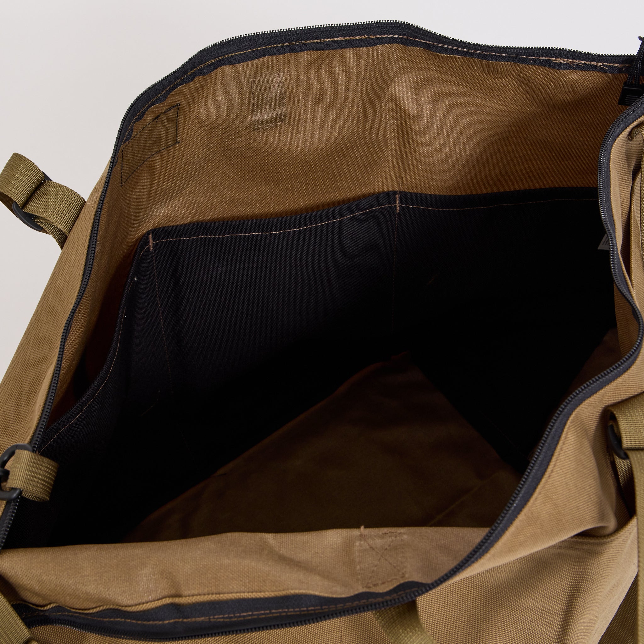 Traveler Duffle Khaki - Image 4