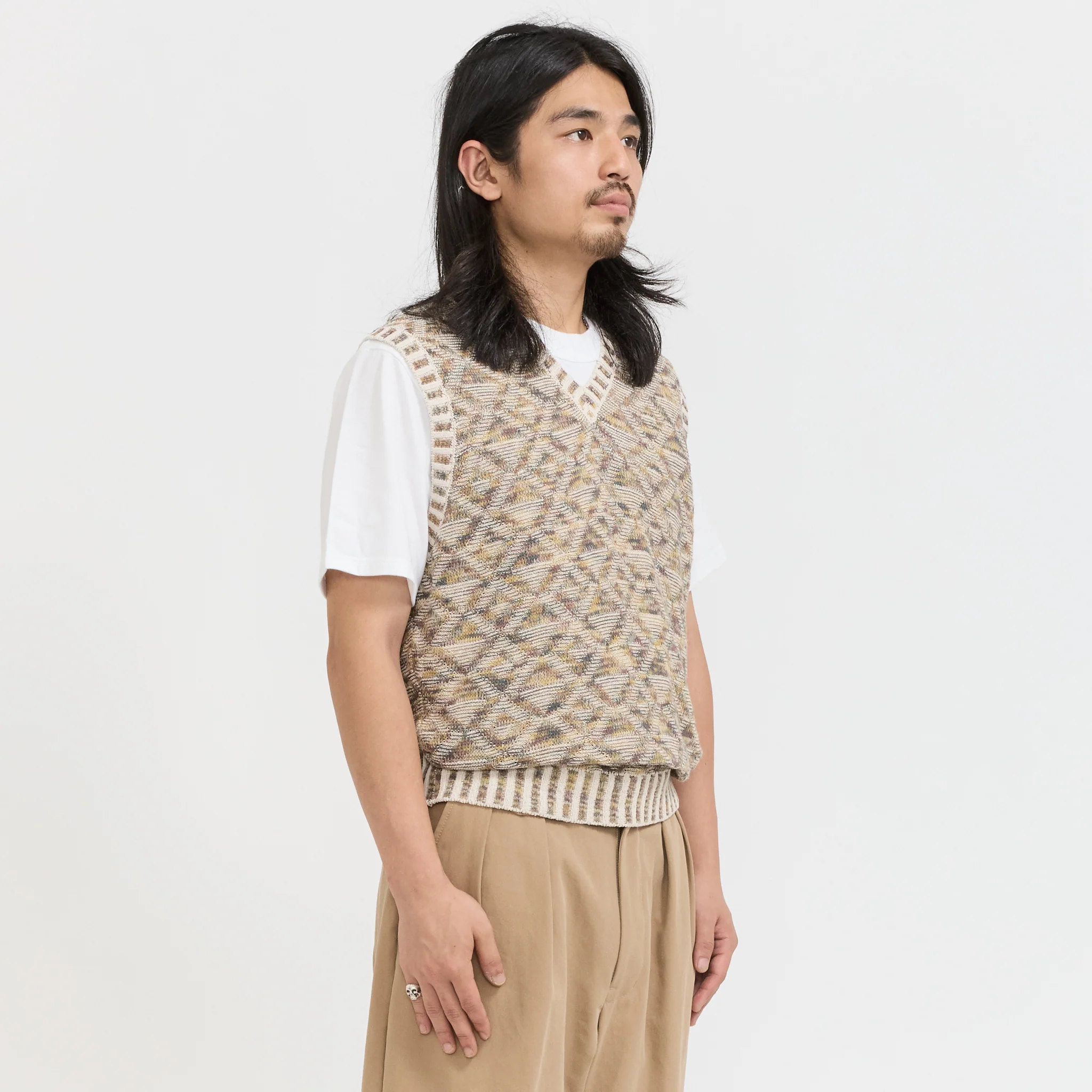 V-Neck Vest Kasuri Jacquard Beige - Image 2