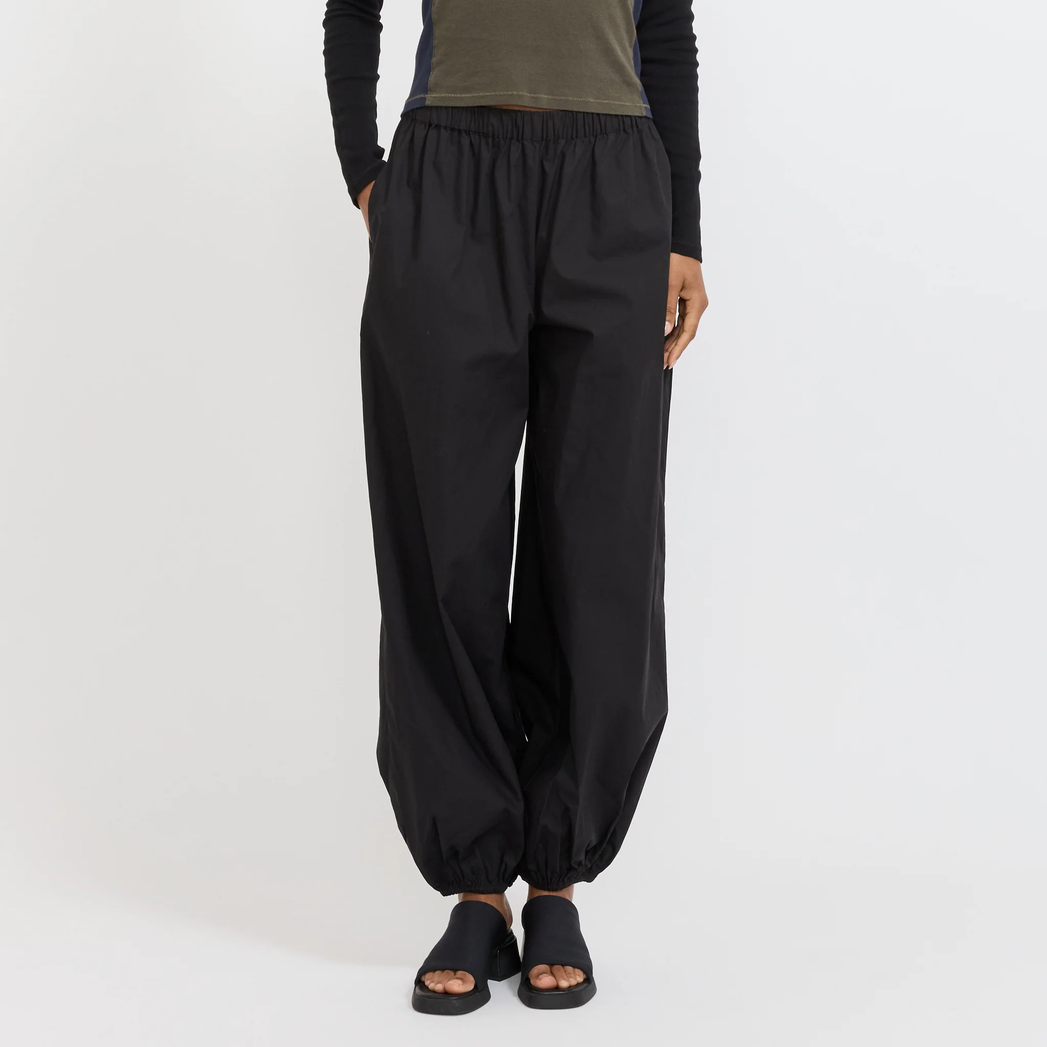 Yan Pants Black